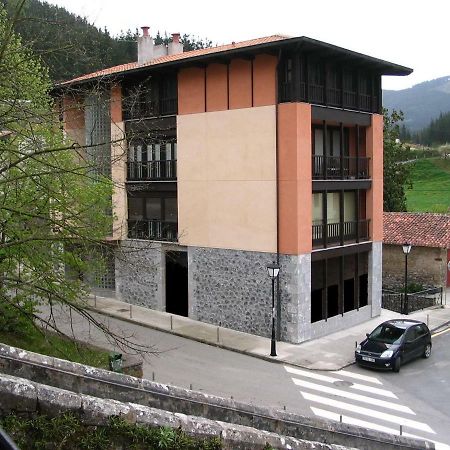Pension Txomin Ostatua Etxebarria Buitenkant foto